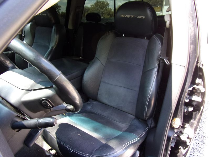 Dodge RAM (2005) SRT - 10 VIPER 8.3i V10 372kW  - fotka 14 z 19