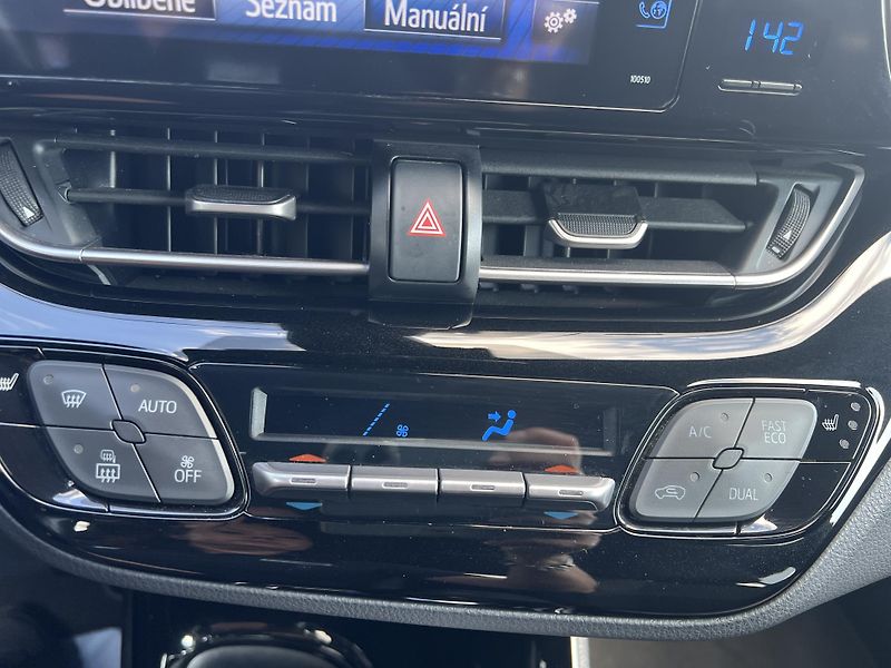 Toyota C-HR (2018) 1.8 VVT-i E-CVT - fotka 21 z 39