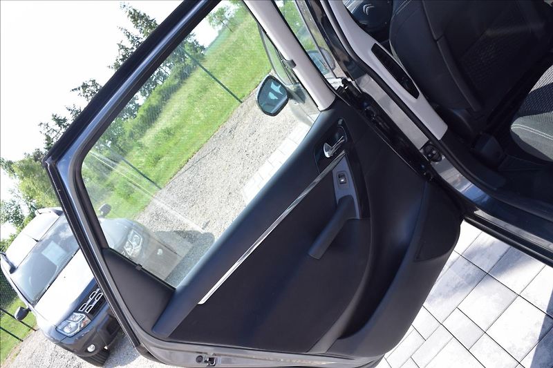 Citroën C4 Picasso 1,6 HDI 82KW NÍZKÉ KM 2XKOLA - fotka 29 z 50