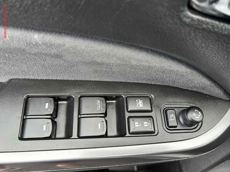 Suzuki Vitara (2019) 1.4 boosterjet 4x4, 1.maj,ČR - fotka 11 z 19