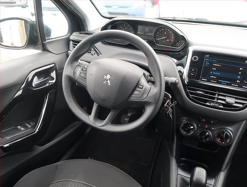 Peugeot 208 (2019) Active 1.2 PureTech - fotka 7 z 15