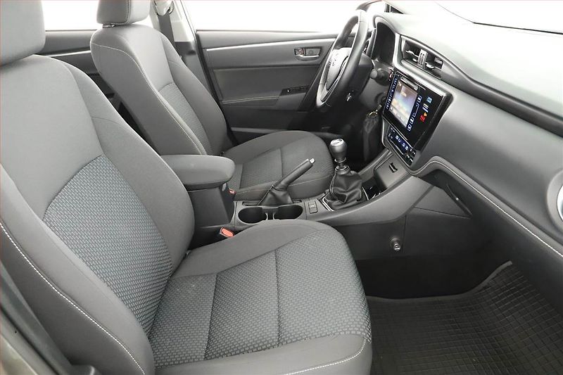 Toyota Corolla (2017) 1.6 Valvematic, Serv.kniha - fotka 7 z 17