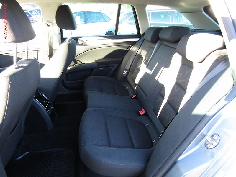 Škoda Superb (2012) 2.0 TDi, DSG - fotka 10 z 19