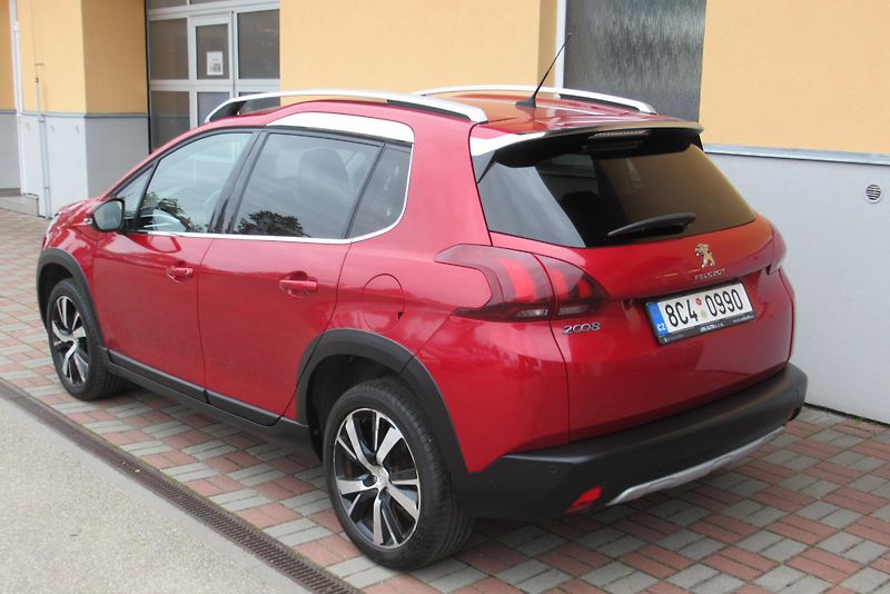 Peugeot 2008 1.2 PureTech AUT. KLIMA - fotka 2 z 25