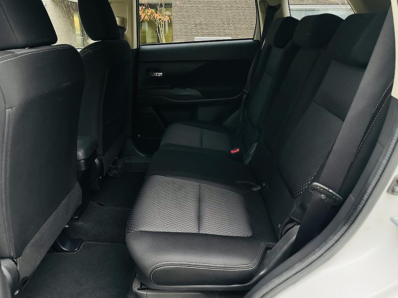 Mitsubishi Outlander 2.0i MANUÁL 1.MAJITEL SERVISKA - fotka 28 z 43
