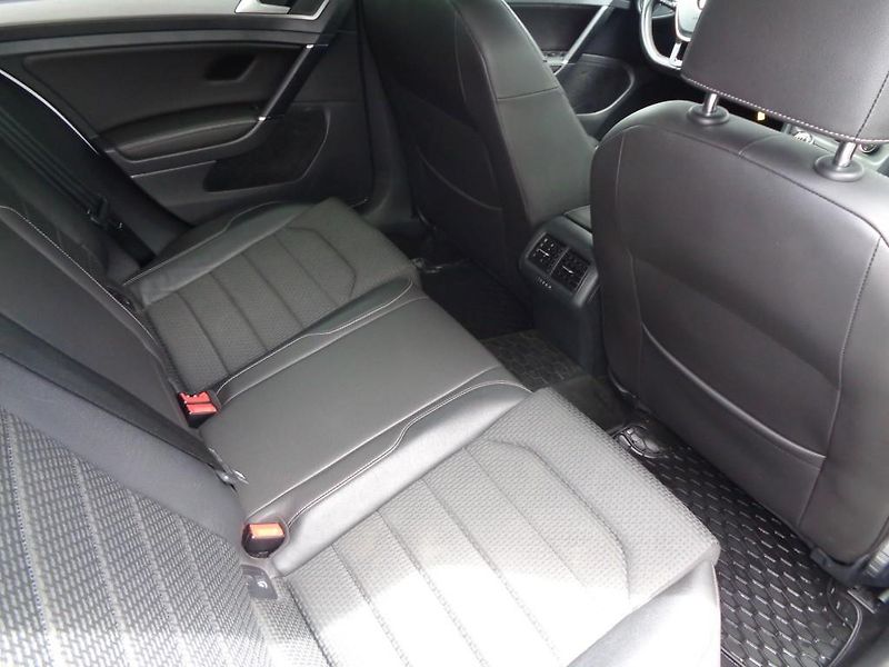 Volkswagen Golf 1.2 TSI MARATON EDITION  81 kW - fotka 21 z 26