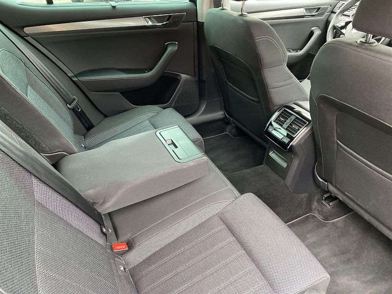 Škoda Superb (2021) 2.0 TDI DSG Style - fotka 9 z 35