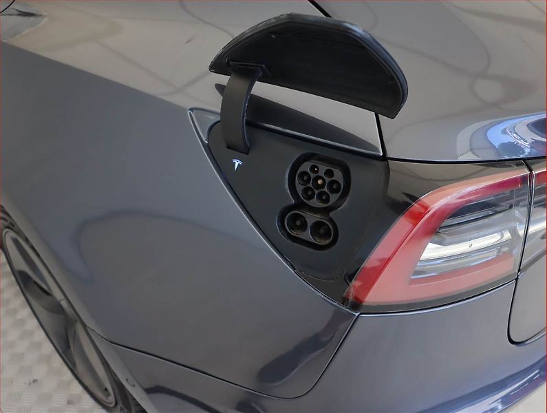 Tesla Model 3 (2019) Std Range Plus 52kWh - fotka 23 z 24