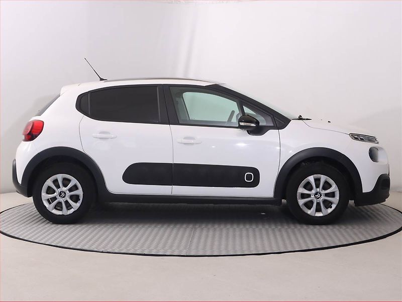 Citroën C3 (2018) 1.2 VTi, Tempomat - fotka 6 z 20