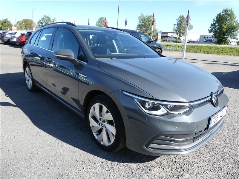 Volkswagen Golf 1,5 TSi 110kW Style,2xkola,DPH - fotka 1 z 47