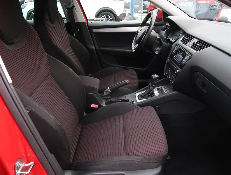 Škoda Octavia (2014) Elegance 1.8 TSI, 4X4 - fotka 9 z 18