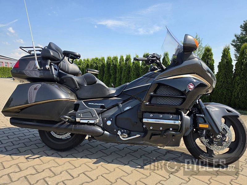 Honda GL 1800 Gold Wing ABS (2016) - fotka 5 z 23