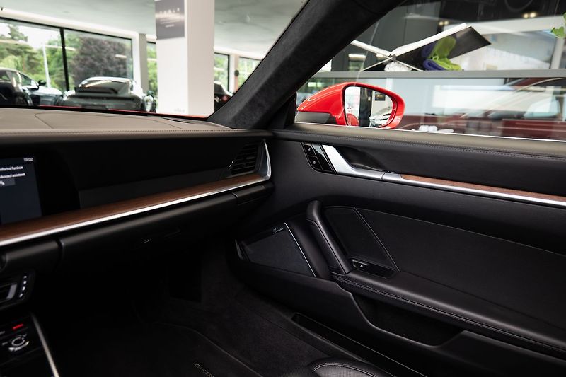 Porsche 911 Carrera 4S - fotka 13 z 24