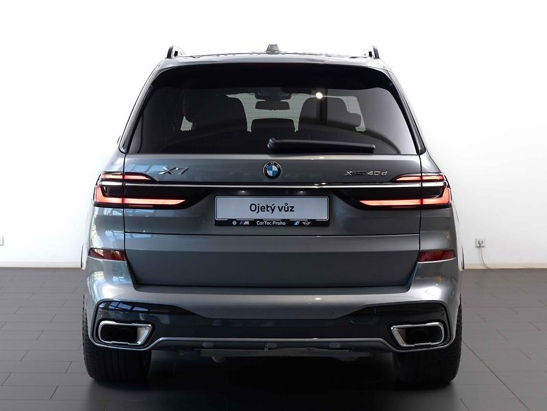 BMW X7 xDrive40d - fotka 4 z 24