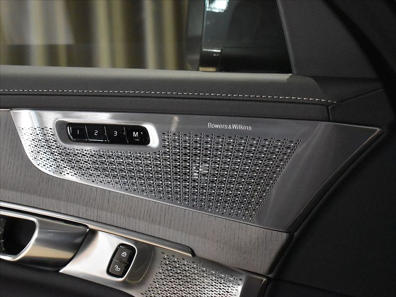 Volvo XC90 2,0 B5 AWD Ultra vzduch,Pano - fotka 18 z 27