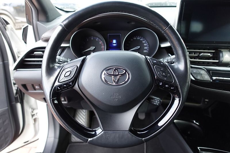 Toyota C-HR 1.2 Turbo 6M/T Executive Comfo - fotka 17 z 33