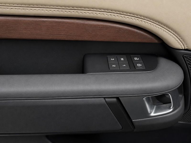 Land Rover Discovery 5 D250 Mild-Hybrid S AWD - fotka 11 z 12