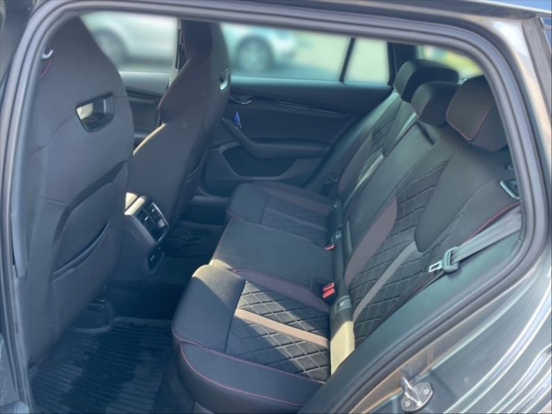 Škoda Octavia 2,0 TDI 147 RS 4x4 DSG - fotka 8 z 11