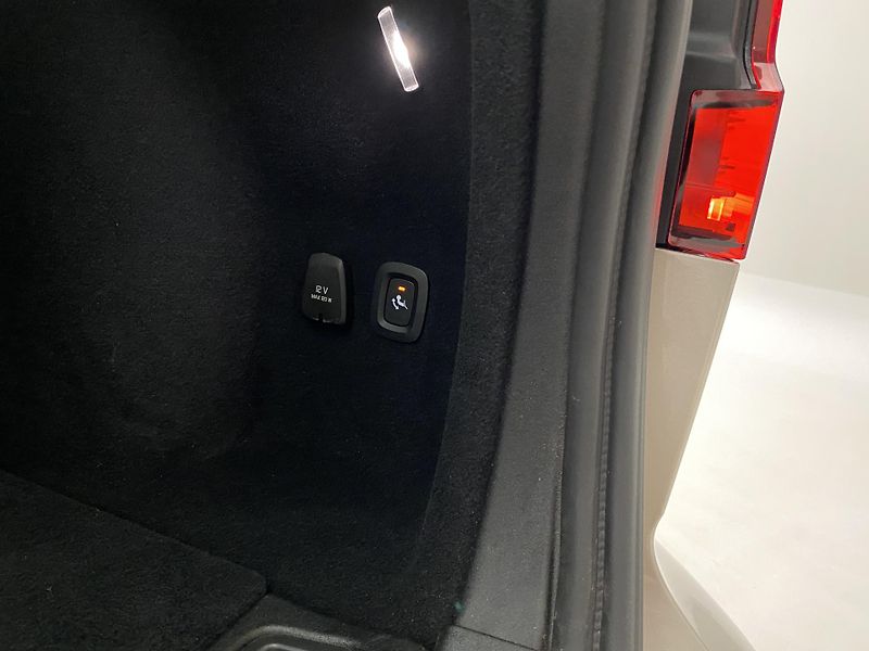Volvo V60 T6 AWD RECHARGE CORE AUT CZ - fotka 32 z 56