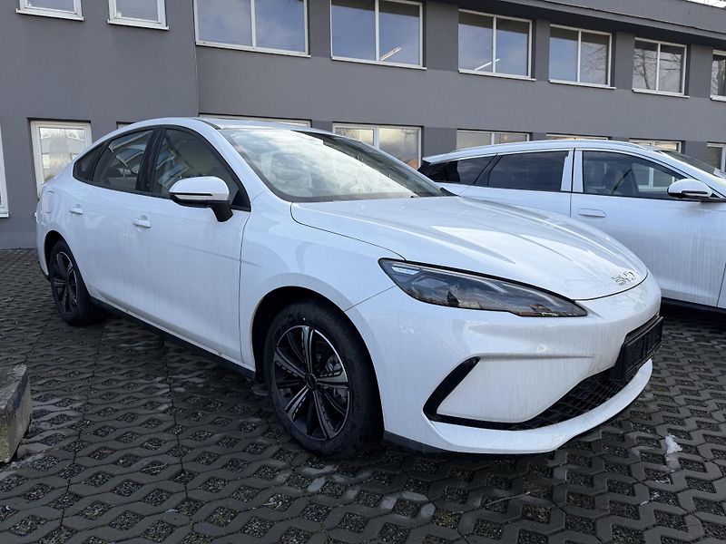 BYD Seal 5 DM-i (2025) Comfort Super Hybrid - fotka 6 z 11