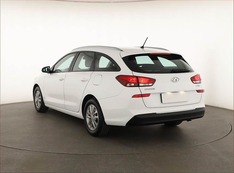 Hyundai i30 (2017) 1.0 T-GDI, Tempomat - fotka 4 z 16