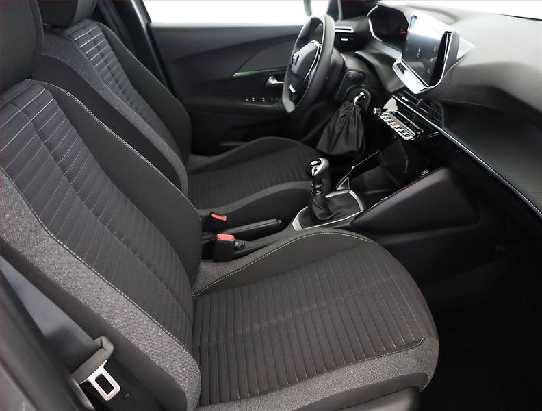 Peugeot 2008 (2024) 1.2 PureTech, ČR,1.maj - fotka 7 z 16