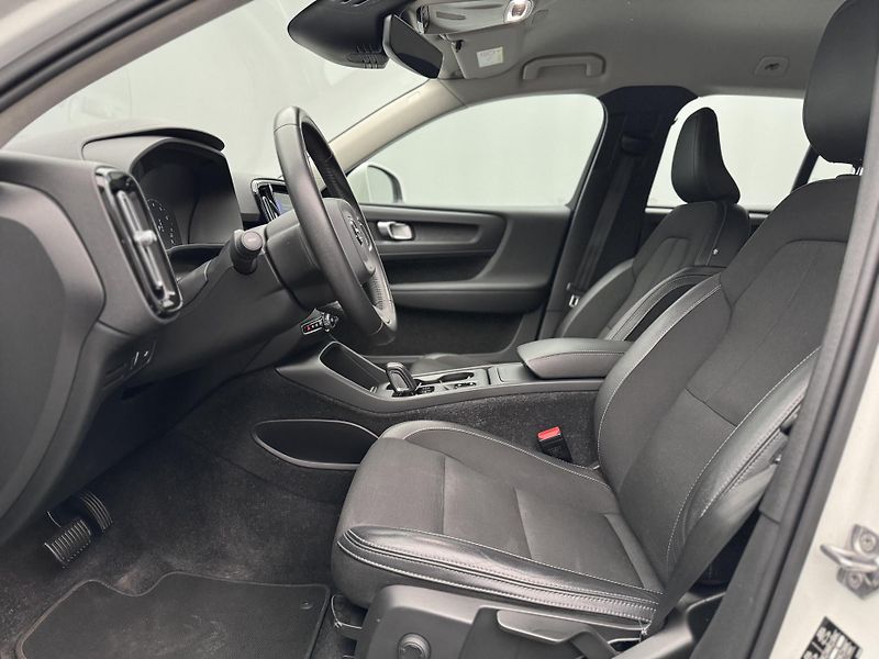 Volvo XC40 T4 AWD MOMENTUM CZ REZERVACE - fotka 3 z 34