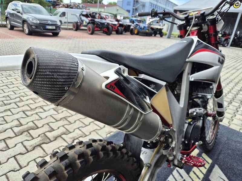 AJP PR5 250 Enduro (2014) 2014) – 1630 km, STK do 2028 - fotka 15 z 20