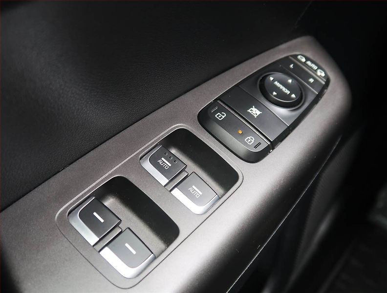 Kia Sportage (2019) 1.6 T-GDI, 4X4, ČR,1.maj - fotka 16 z 21