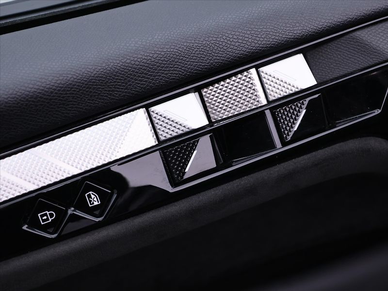 DS Automobiles DS4 1,6 PureTech 165kW Aut. CZ - fotka 16 z 37