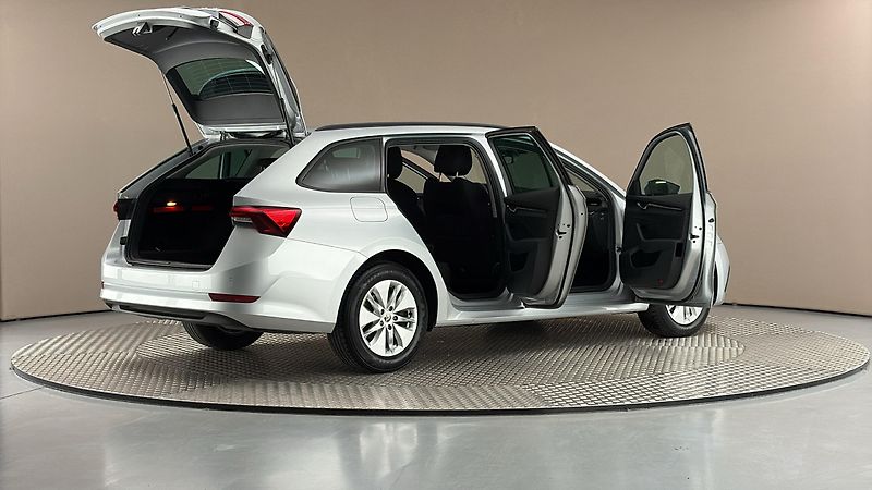 Škoda Octavia 2.0 TDI Ambition Combi - fotka 6 z 24