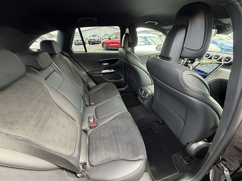 Mercedes-Benz GLC 220 d 4MATIC AMG - fotka 11 z 37