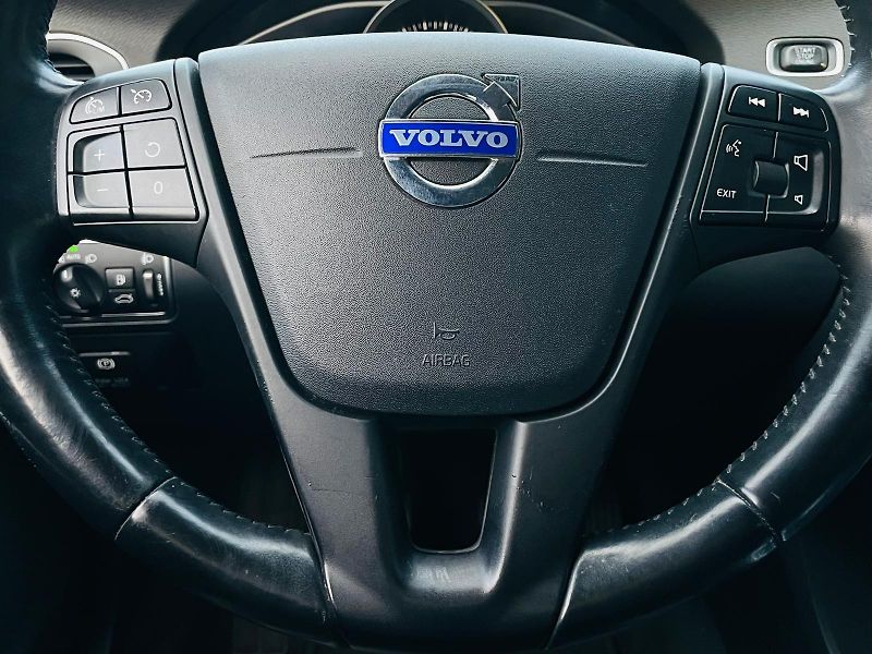 Volvo V60 2.0D3 5VÁLEC SERVISKA TAŽNÉ - fotka 27 z 45