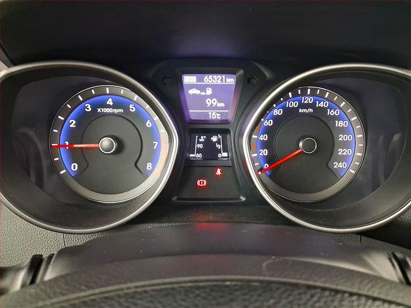 Hyundai i30 (2015) 1.6 MPI, Tempomat - fotka 11 z 20