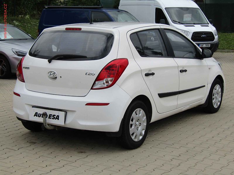 Hyundai i20 (2013) 1.3i, AC, TZ - fotka 4 z 16