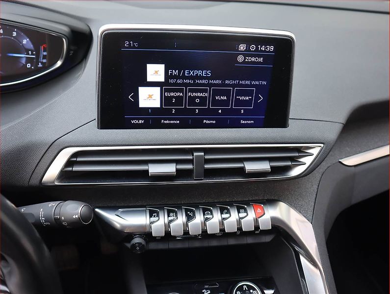 Peugeot 3008 (2019) 1.2 PureTech, Automat - fotka 12 z 21