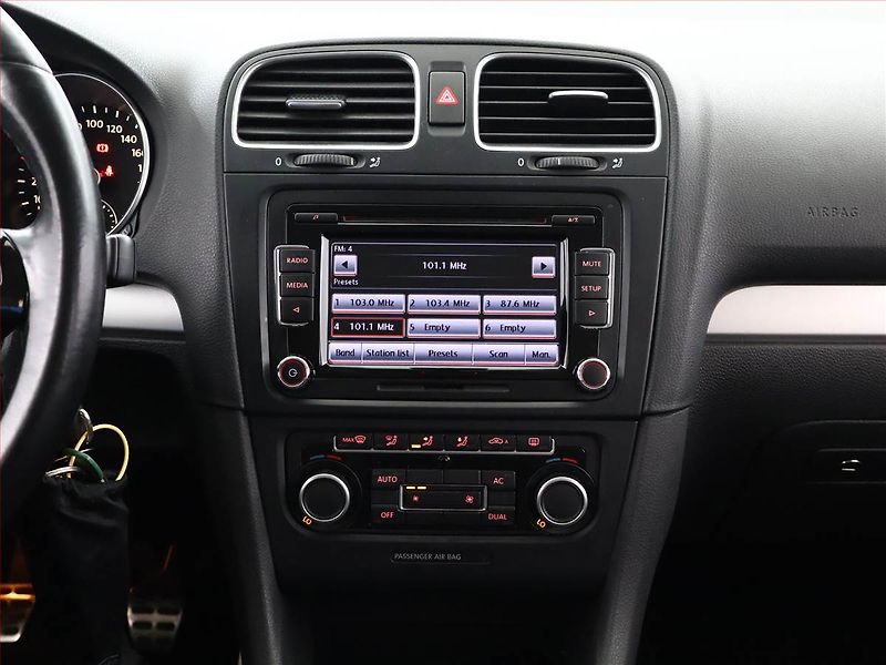 Volkswagen Golf (2011) 1.6 TDI, Serv.kniha, nová STK - fotka 10 z 14