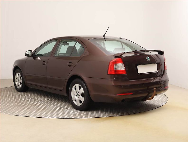 Škoda Octavia (2011) Ambiente 1.6 TDI, nová STK - fotka 4 z 18