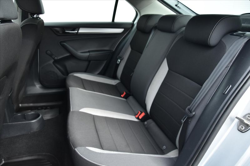 Škoda Rapid 1.0 TSI 81kW 1.MAJITEL DPH ČR - fotka 10 z 20