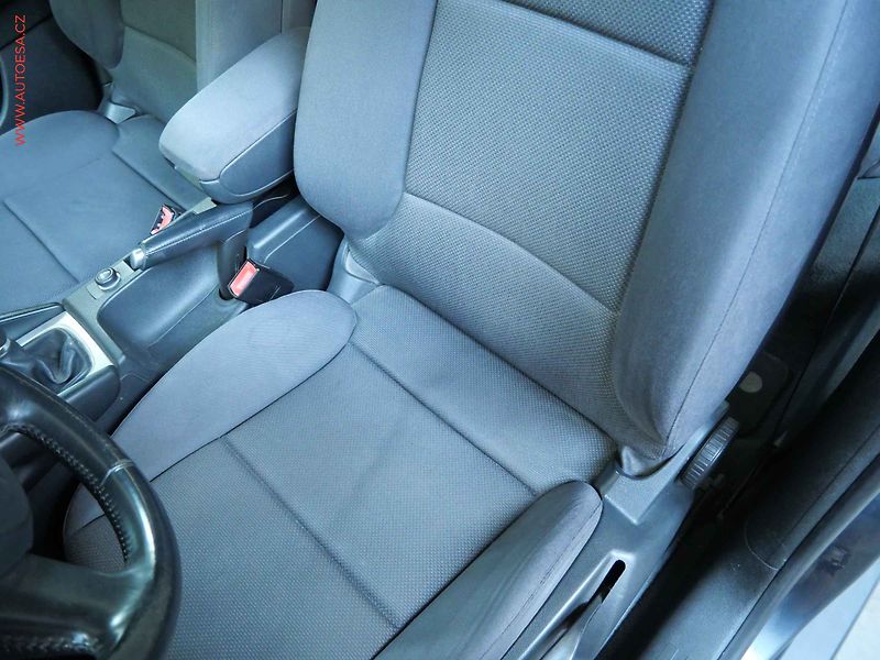 Audi A3 (2007) 1.6i, AC, tempo - fotka 9 z 18