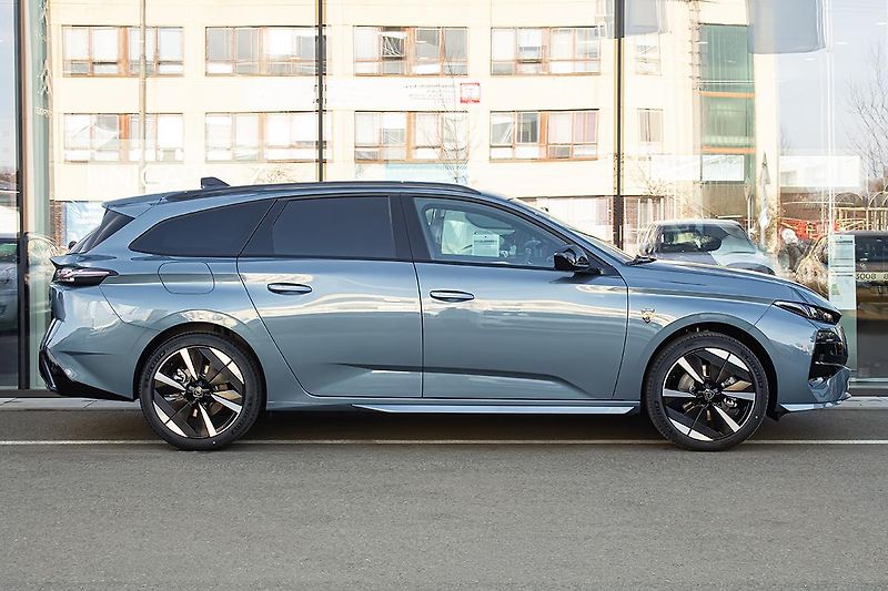 Peugeot 308 (2025) ë-GT 115 kW/157k 58kWh  SW - fotka 4 z 22