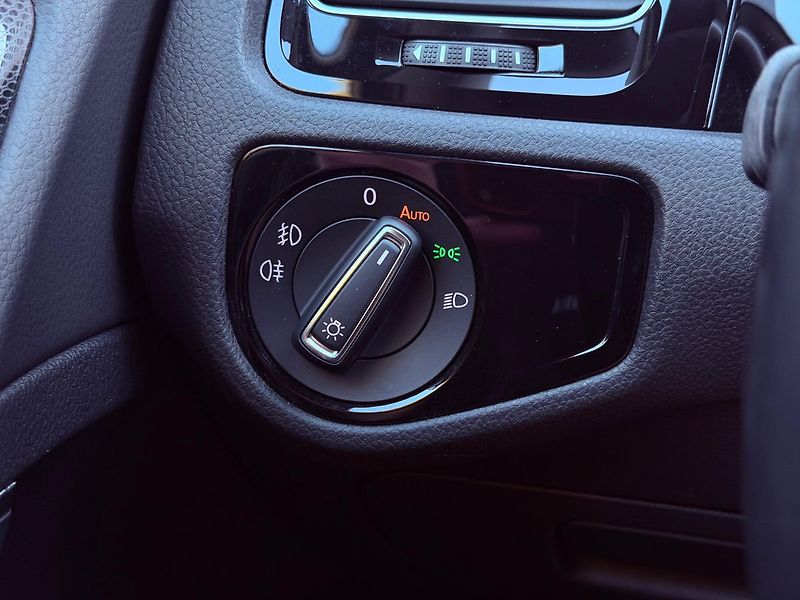 Volkswagen Golf 1.4 TSi Highline, Serviska, 1. - fotka 24 z 27