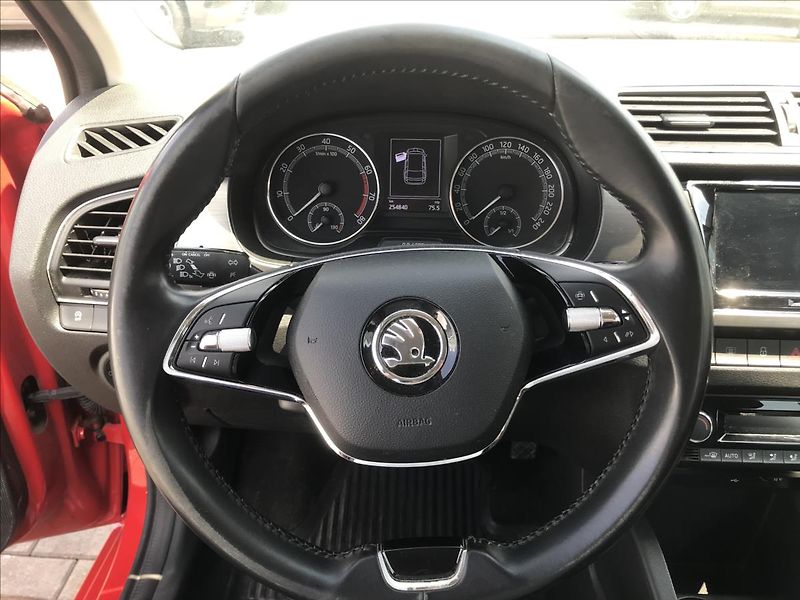 Škoda Fabia 1,0 - fotka 11 z 15