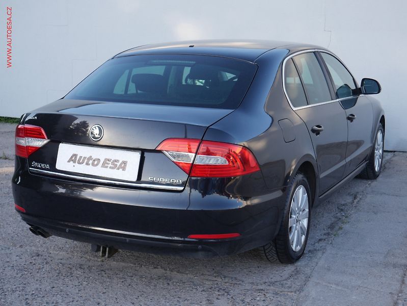 Škoda Superb (2013) 2.0 TDi 4x4, ČR, DSG, bixen - fotka 6 z 17