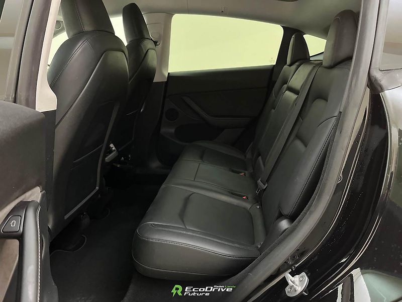 Tesla Model Y (2023) AWD | Berlín | 4×4 - fotka 6 z 9