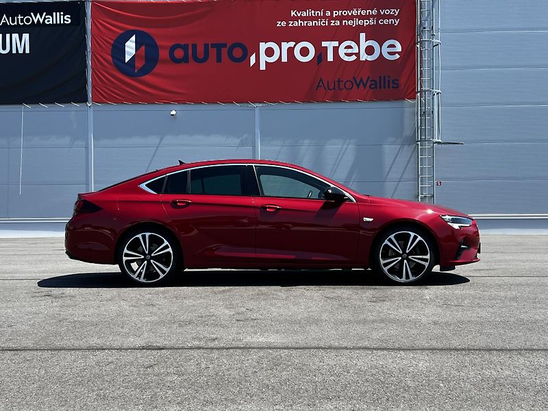Opel Insignia 2.0T 147kW Aut.ULTIMATE DPH TZ - fotka 3 z 24