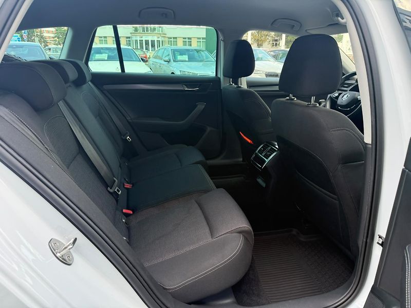 Škoda Superb Style 2.0 TDI 147kw DSG 4x4 Co - fotka 21 z 24