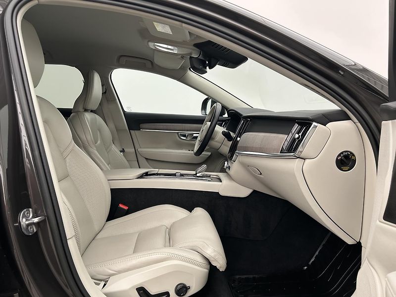Volvo V90 2.0  B5 4x4 Cross Country Plus - fotka 18 z 30
