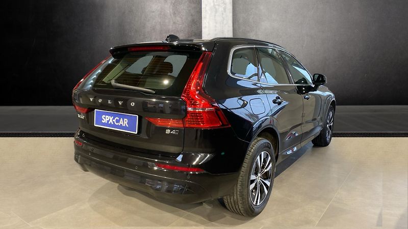 Volvo XC60 MOMENTUM PRO, B4 AWD, 145+10 k - fotka 4 z 24