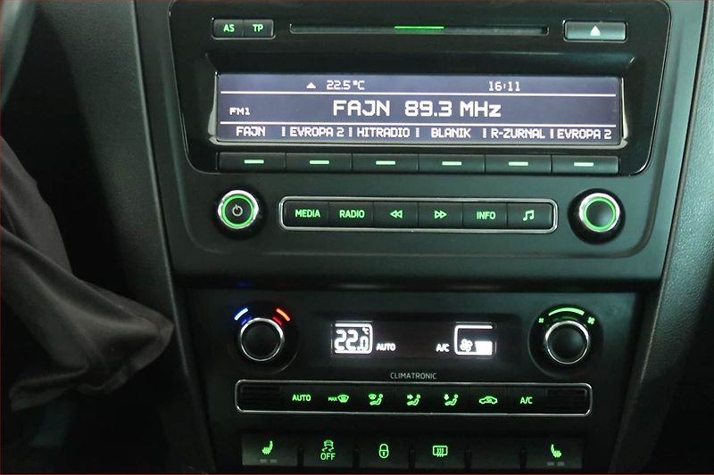Škoda Rapid (2015) Ambition 1.6 TDI, Tempomat - fotka 12 z 17